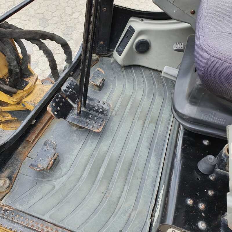 CATERPILLAR 301,8 C – 1T8 – 2012 – Image 4