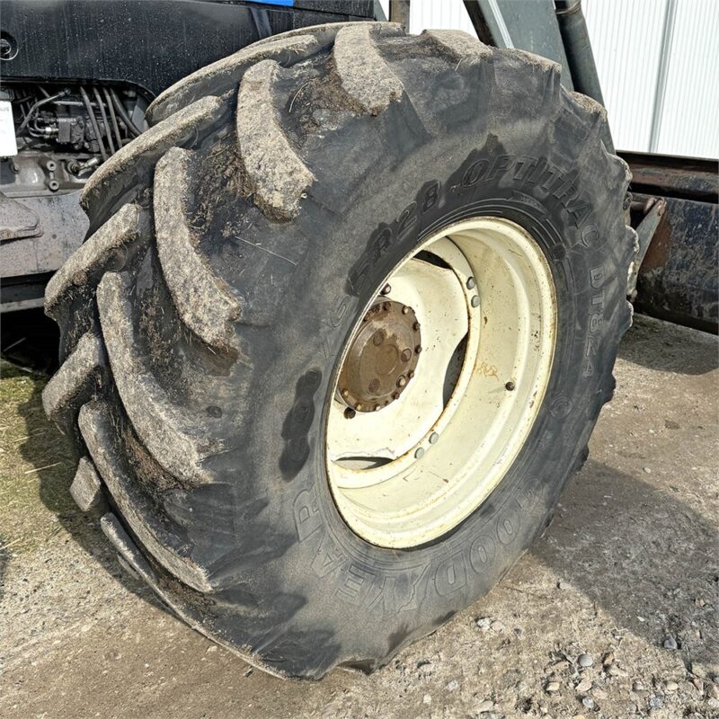 NEW HOLLAND TM135 – 136 ch – 2001 – 8 946 h – CHARGEUR FRONTAL – Image 3