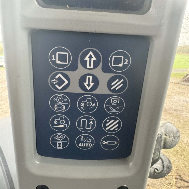 NEW HOLLAND T8.390 AUTOCOMMAND – 340 ch – 2014 – 8 260 H – Image 19