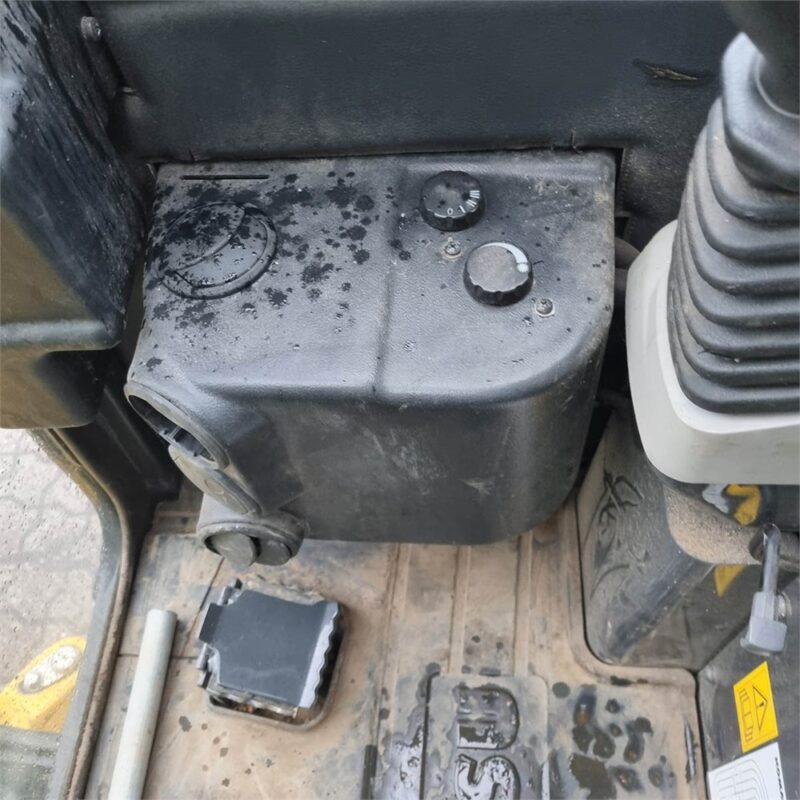 KOMATSU PC16R-3HS – 1T8 –232 h – 2021 – Image 18