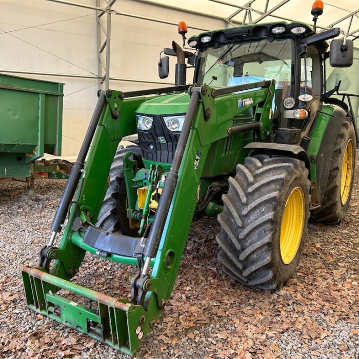 JOHN DEERE 6125R – 145 ch – 2013 – 5 398 h – CHARGEUR TRIMA +5.1P