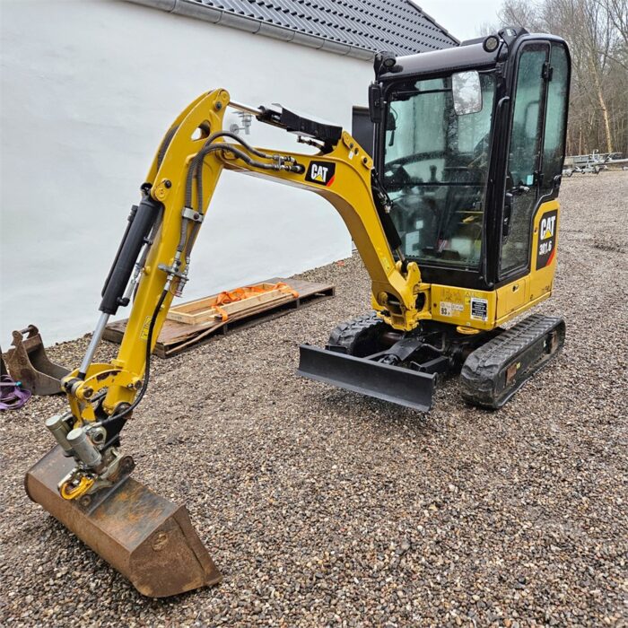 CATERPILLAR 301.6 – 2T – 2 895 h – 2019