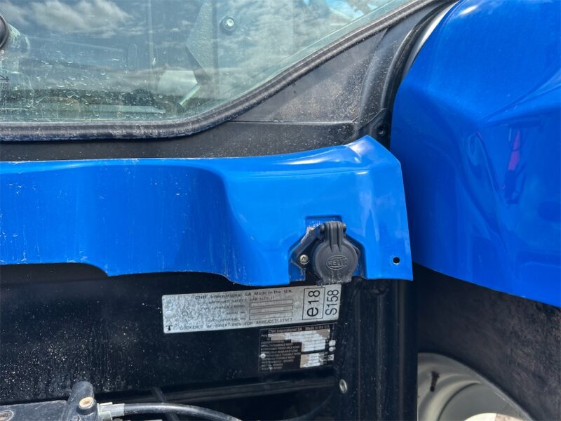 New Holland TS 100A 4WD - 101 ch - 1 316 h - 2005 – Image 16
