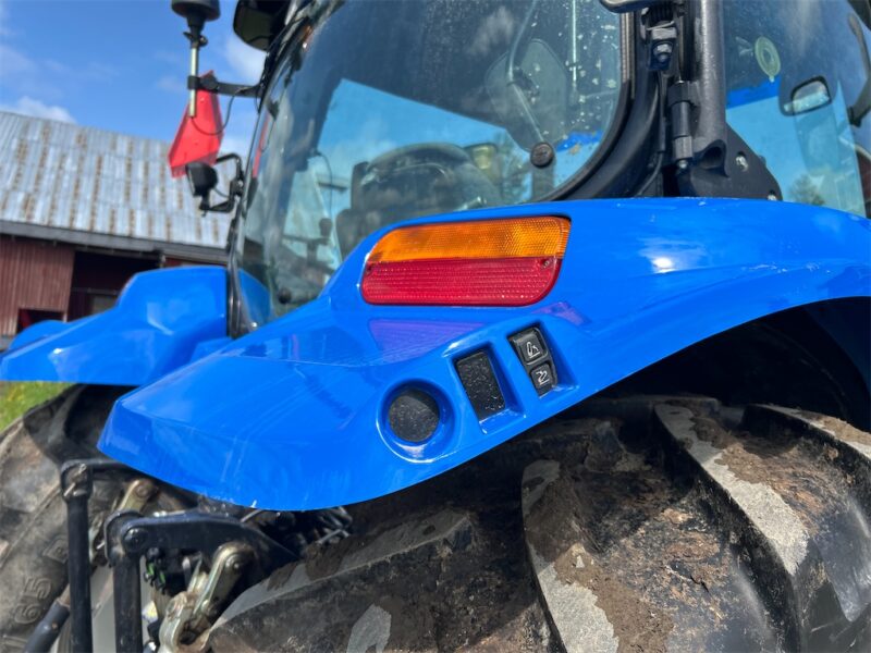 New Holland TS 100A 4WD - 101 ch - 1 316 h - 2005 – Image 17