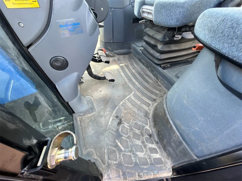 New Holland TS 100A 4WD - 101 ch - 1 316 h - 2005 – Image 32