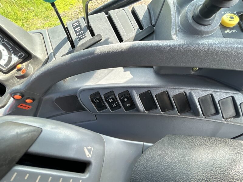 New Holland TS 100A 4WD - 101 ch - 1 316 h - 2005 – Image 40