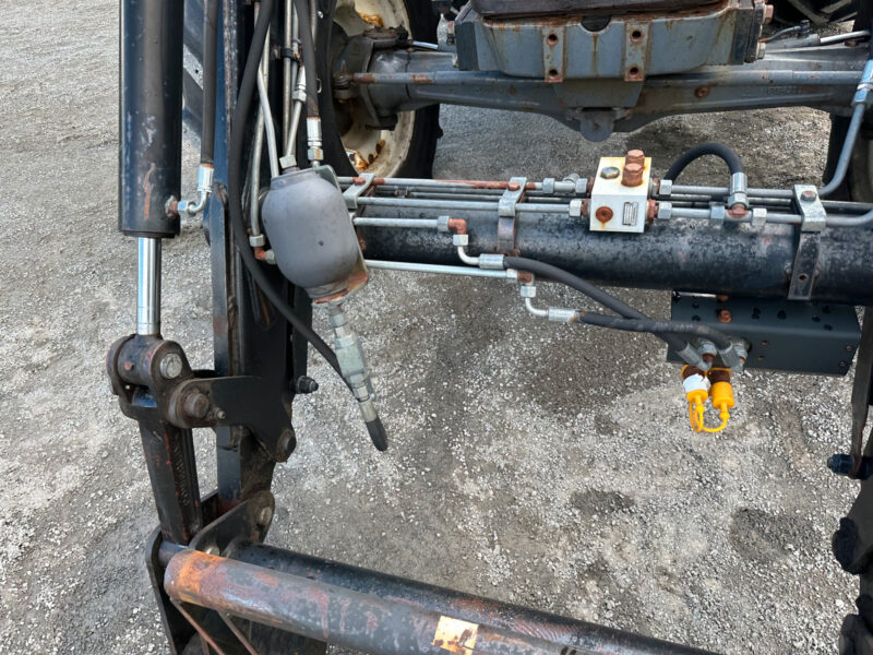 New Holland TL 90 - 86 ch - 4 520 h - 2001 – Image 8
