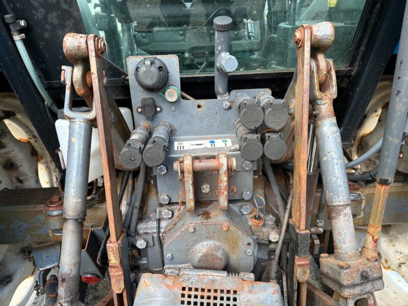 New Holland TL 90 - 86 ch - 4 520 h - 2001 – Image 3